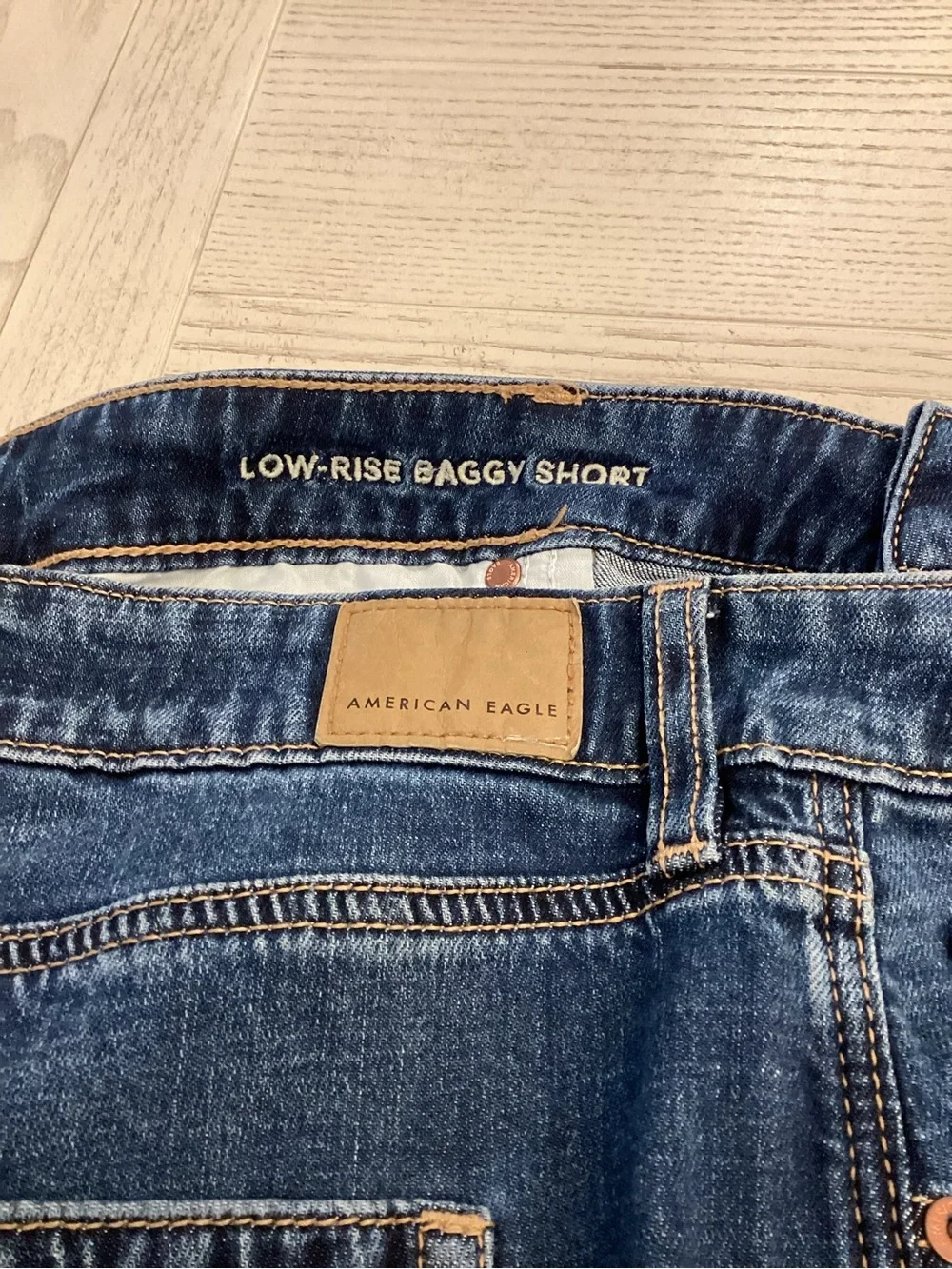 American Eagle 16 NWT Baggy Denim Shorts Women’s Low Rise 2025